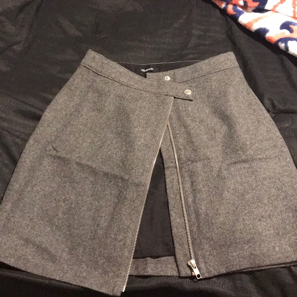 Madewell Skirt.🖤